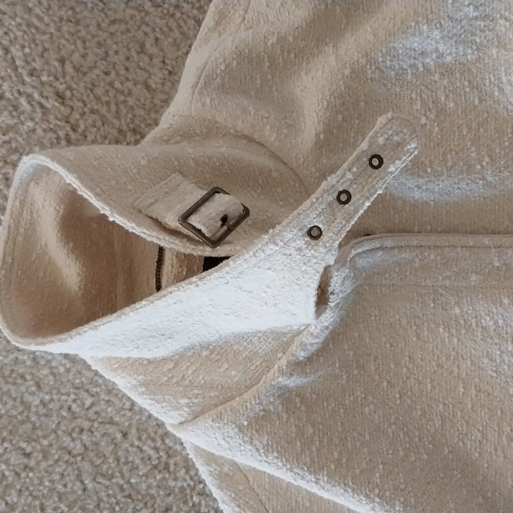 Woman's Jacket - Picture 6 of 10